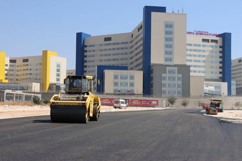 Şehir hastanesi yolunda asfalt serimi başladı