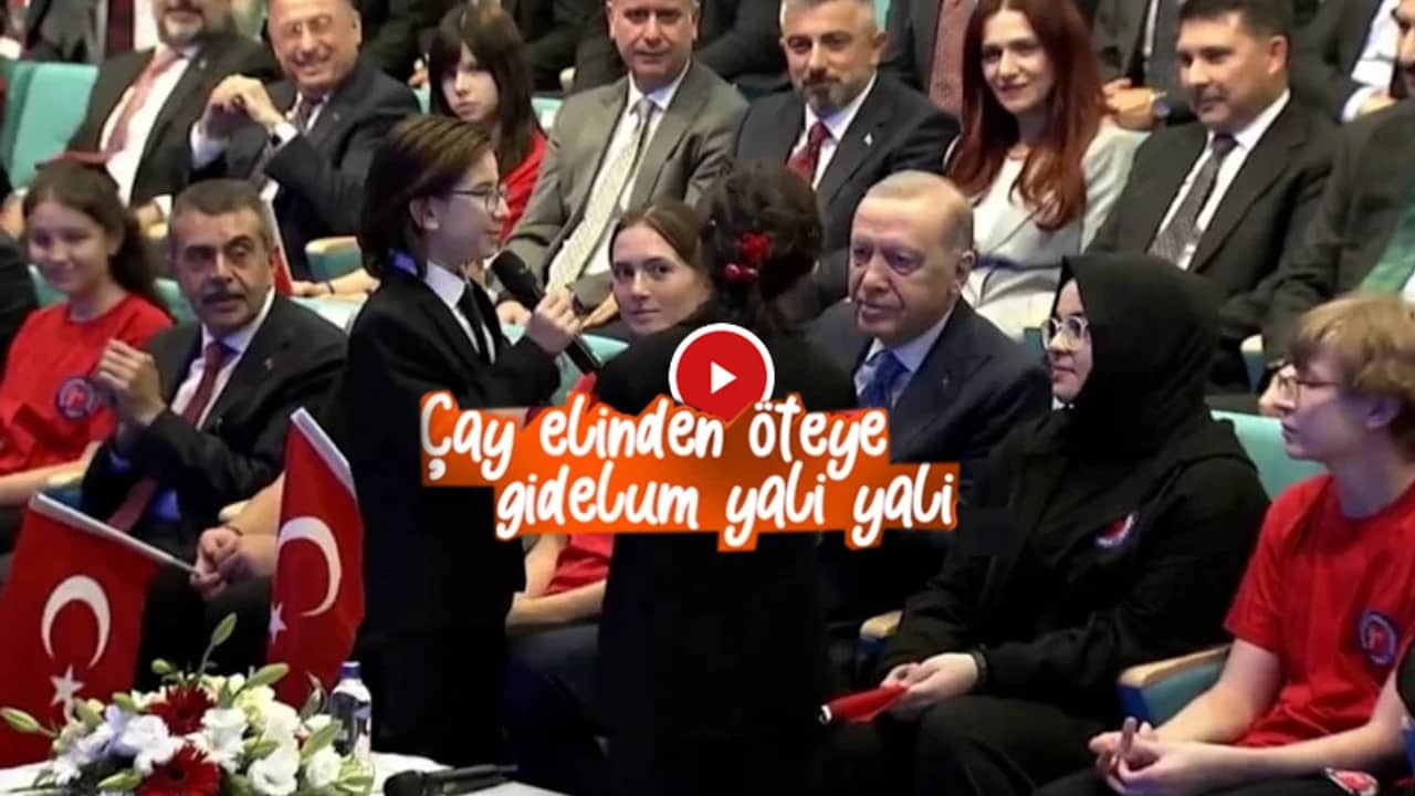 Öğrenciler, Cumhurbaşkanı Erdoğan İle Türkü Söyledi