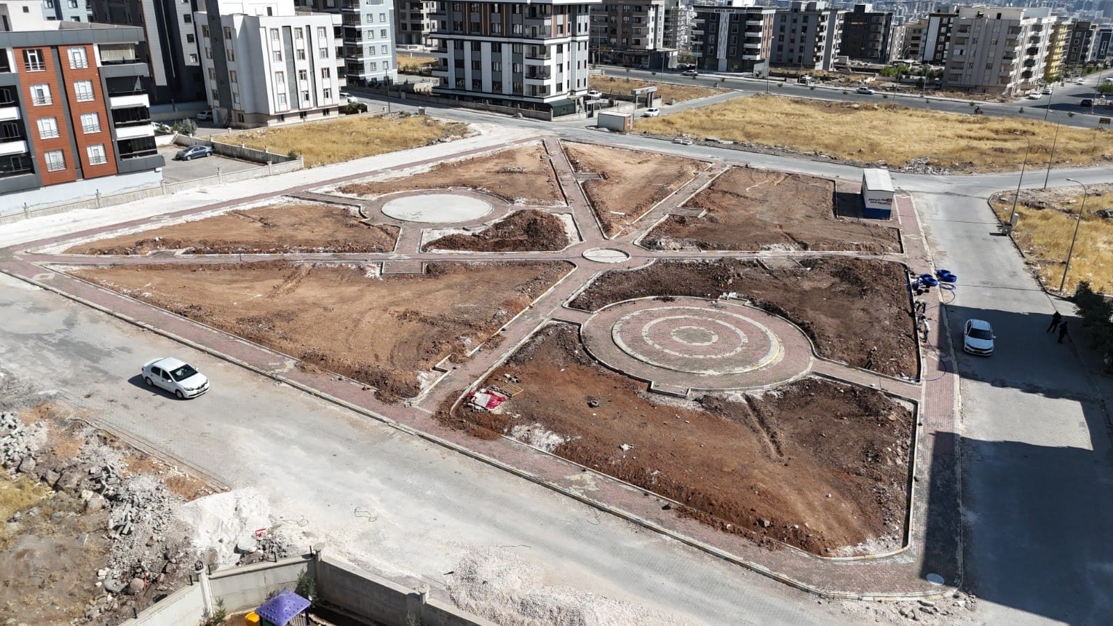 Karaköprü'de yeşil alan yatırımları sürüyor